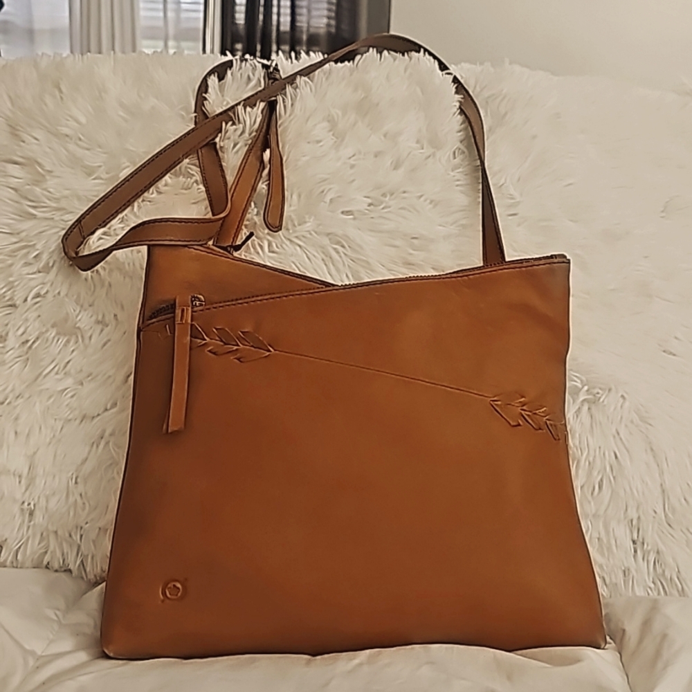 BORN ASYMETRIC CROSSBODY